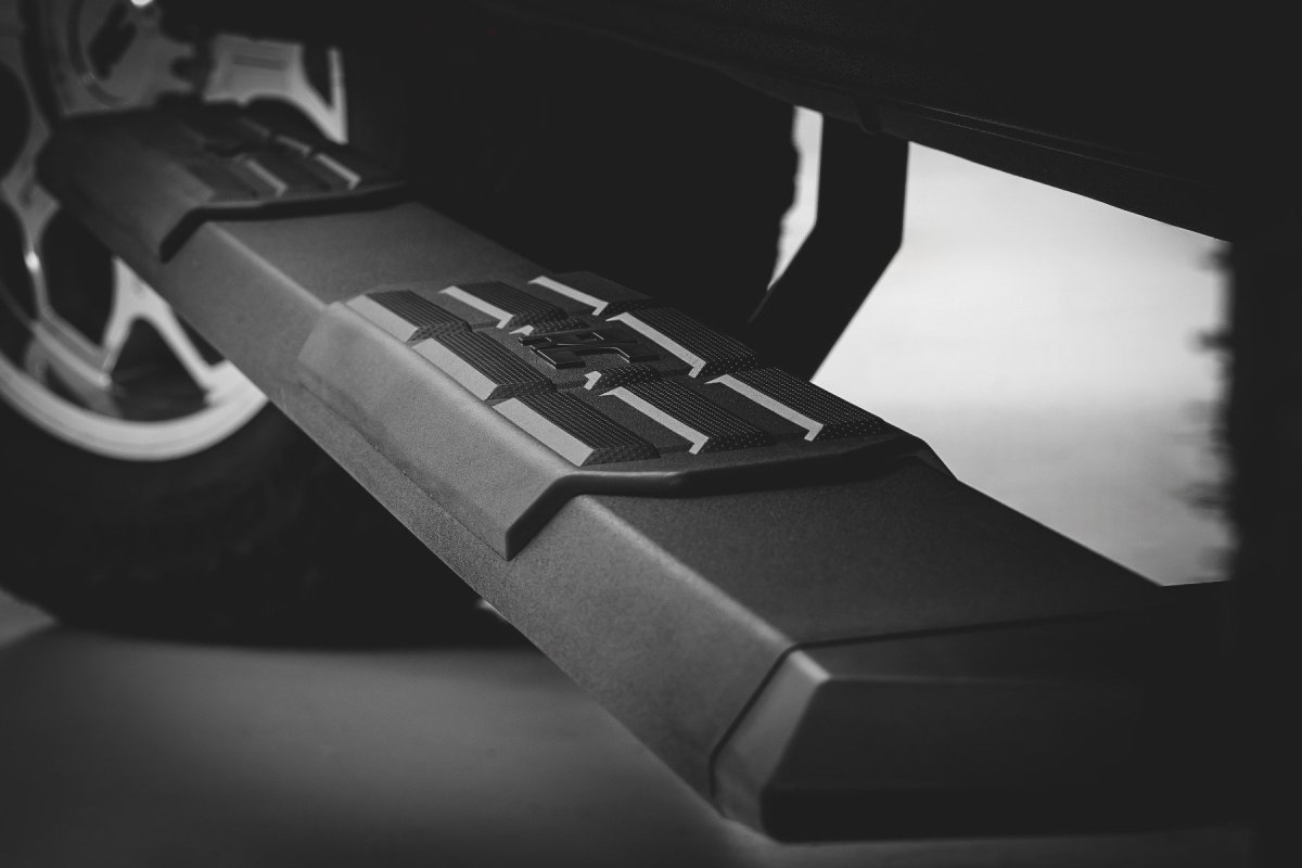 Ram 1500 Running Boards - Rough Country - TR2, Aluminum, Black Powder Coat, 5 in Wide - Black - '19-'26